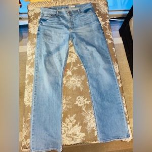 Wrangler Straight Fit Men Light Washed Jeans 36 x 32